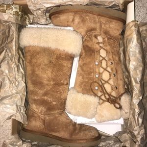 Ugg upside up boots